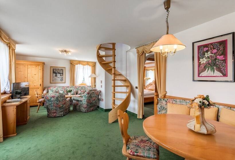 컴포트 룸, Garni Criss