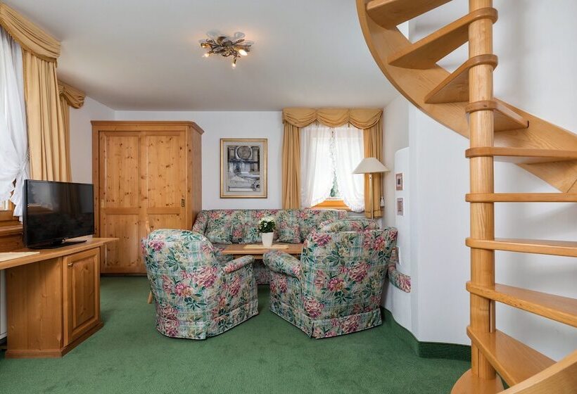 컴포트 룸, Garni Criss