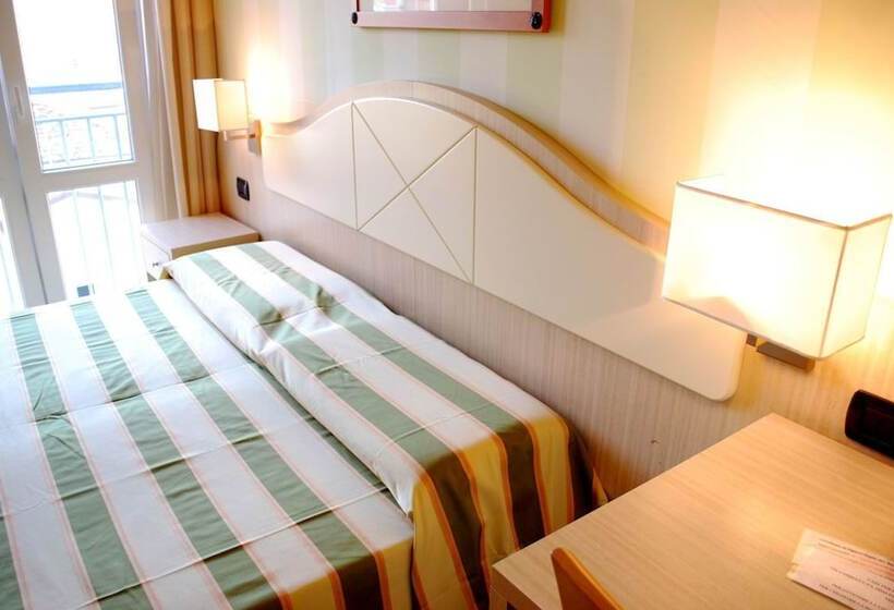 غرفة قياسية رباعية, Re Versiliana