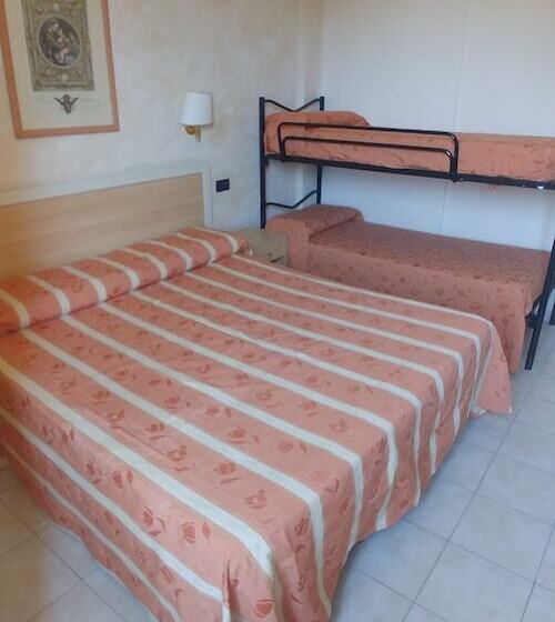 غرفة قياسية رباعية, Re Versiliana