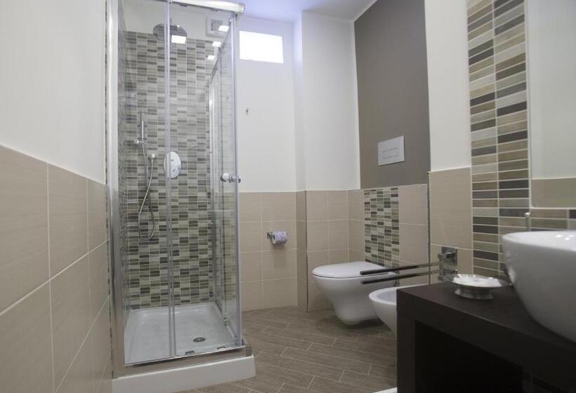 اتاق استاندارد سه نفره, L`essenza B&b