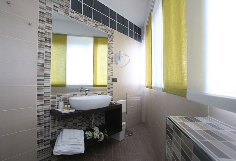 اتاق لوکس با چشم‌انداز دریا, L`essenza B&b