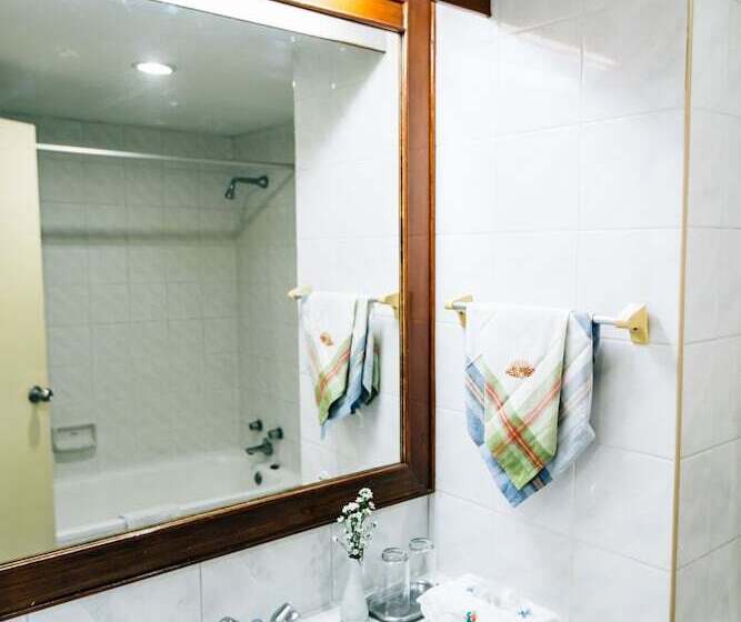 Номер Стандарт, Sinkiat Thani