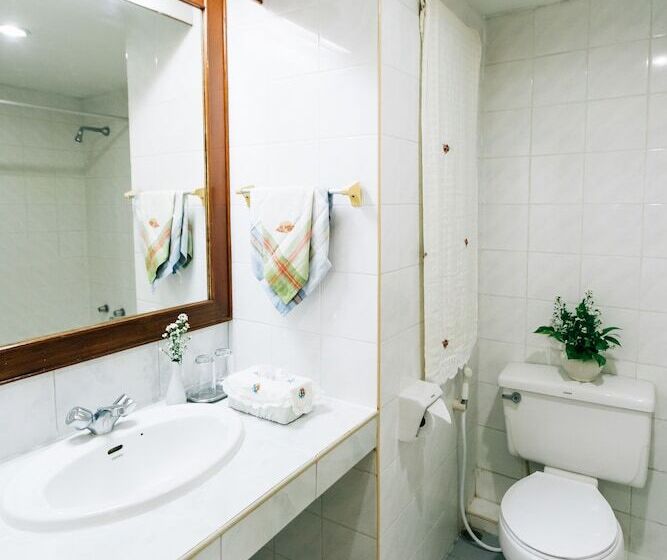 Номер Стандарт, Sinkiat Thani