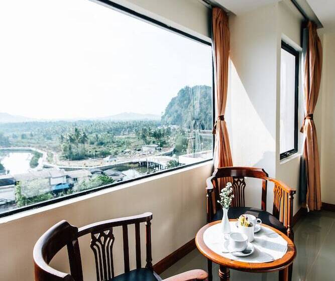 Номер Стандарт, Sinkiat Thani