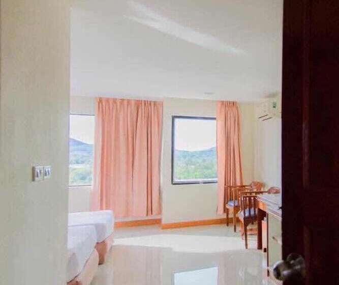 Номер Стандарт, Sinkiat Thani