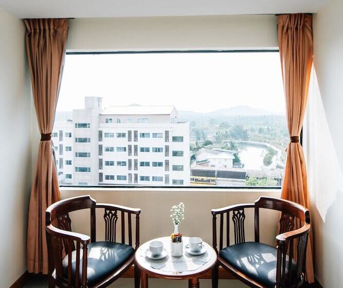 Номер Стандарт, Sinkiat Thani