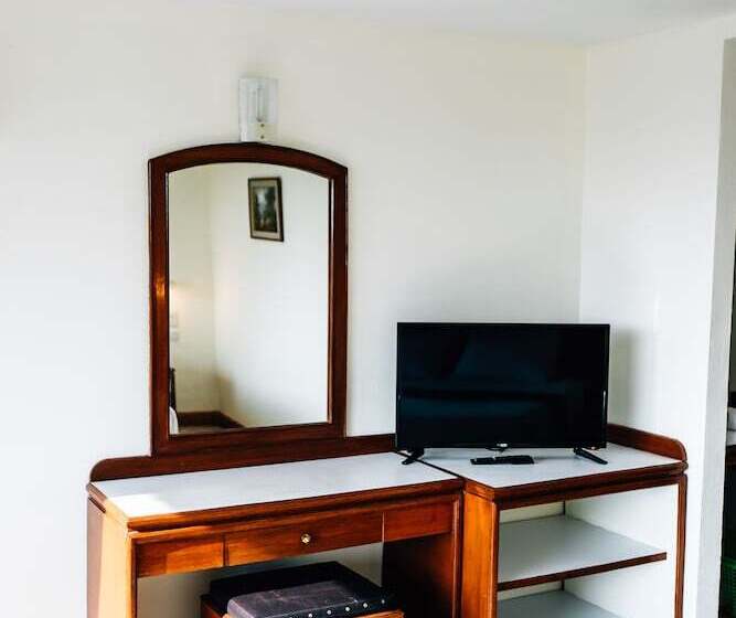 Номер Стандарт, Sinkiat Thani