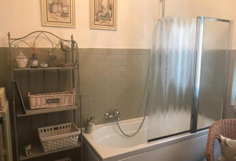 غرفة قياسية مطلّة علي الحديقة, Villa House And Garden B&b