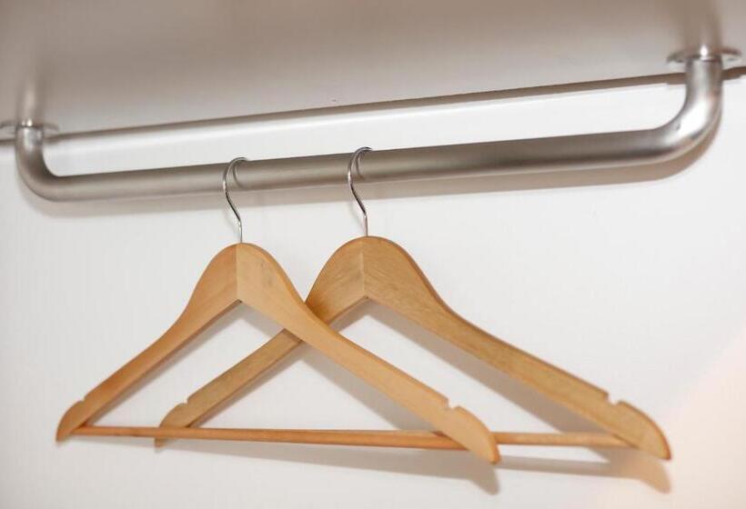 バス共有のスタンダードルーム, Webase Hakata Hostel