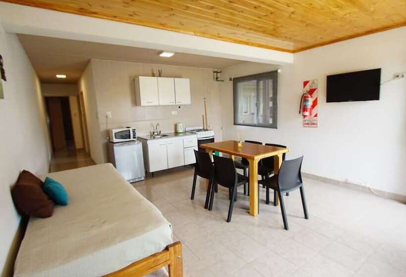 شقة غرفة واحدة, Amigo Del Mundo