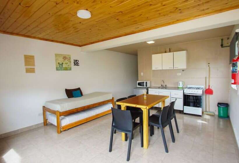 شقة غرفة واحدة, Amigo Del Mundo