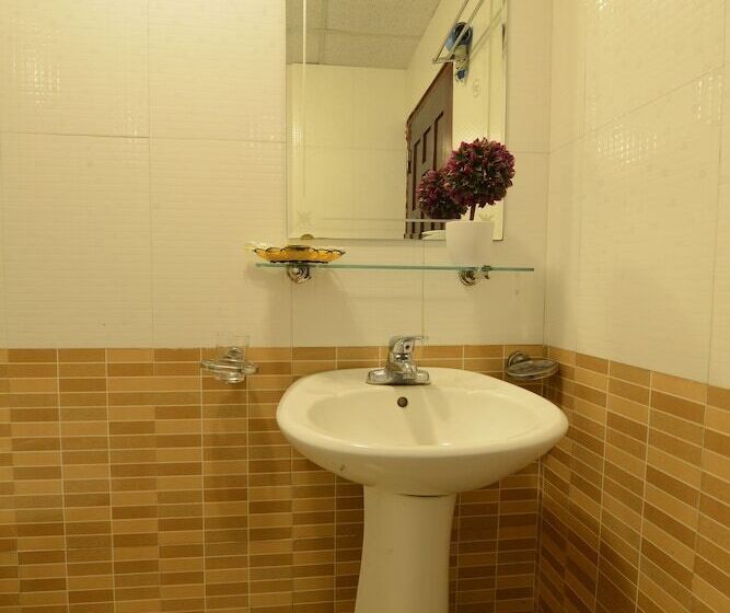 اتاق پایه با سرویس بهداشتی مشترک, Golden Time Hostel 3