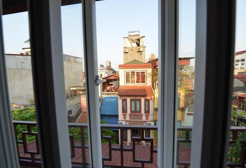 اتاق خانوادگی, Golden Time Hostel 3