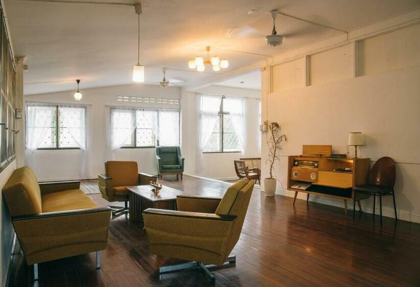 غرفة قياسية حمام مشترك, Doubletree House