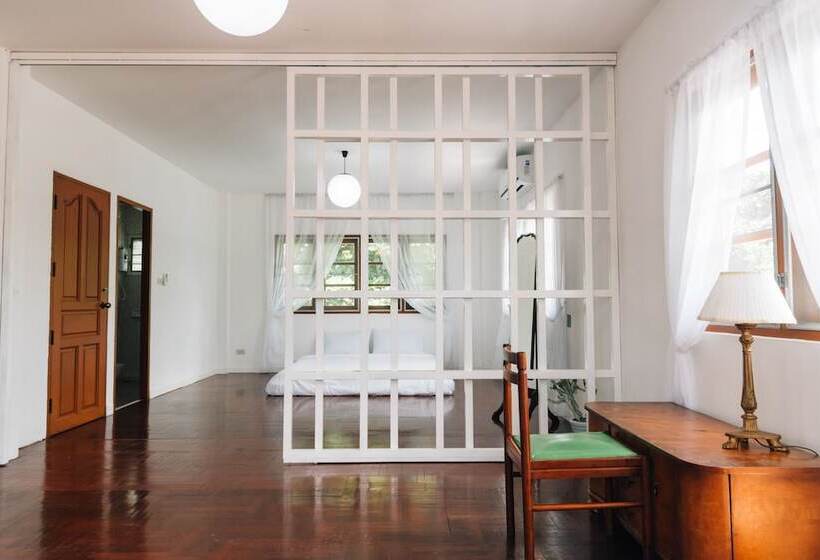 غرفة عائلية, Doubletree House