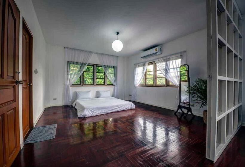 غرفة عائلية, Doubletree House