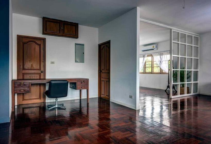 غرفة عائلية, Doubletree House