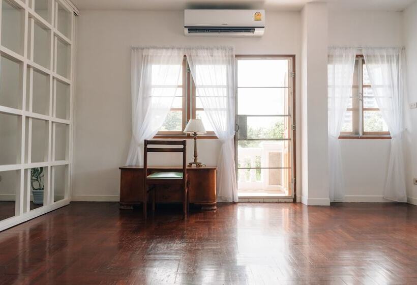 غرفة عائلية, Doubletree House