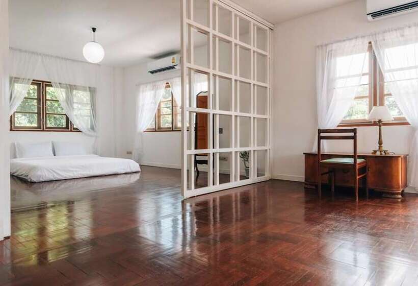 غرفة عائلية, Doubletree House