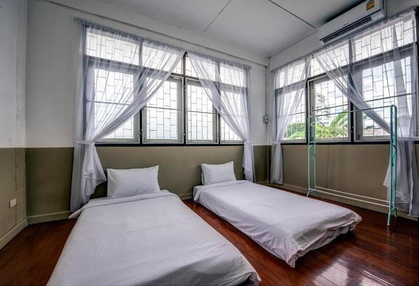 غرفة قياسية حمام مشترك, Doubletree House