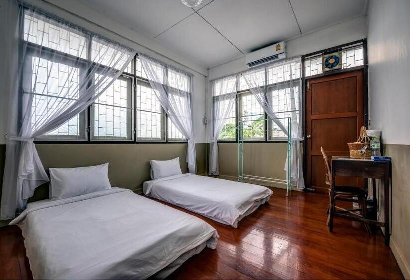 غرفة قياسية حمام مشترك, Doubletree House