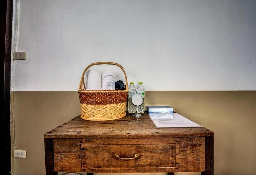 غرفة قياسية حمام مشترك, Doubletree House