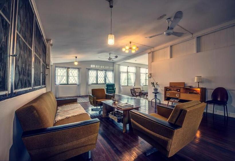 غرفة عائلية, Doubletree House