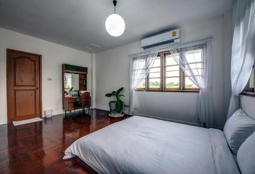 غرفة عائلية, Doubletree House