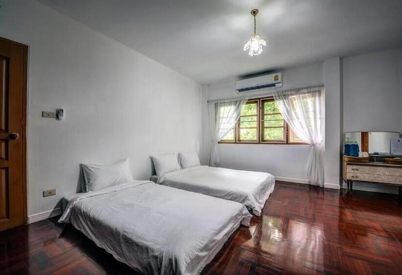 غرفة قياسية ثلاثية, Doubletree House