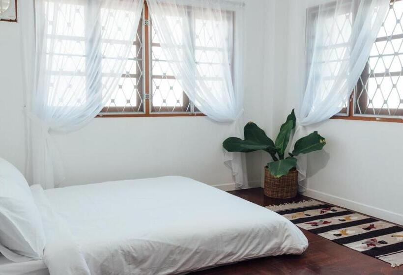 غرفة قياسية حمام مشترك, Doubletree House