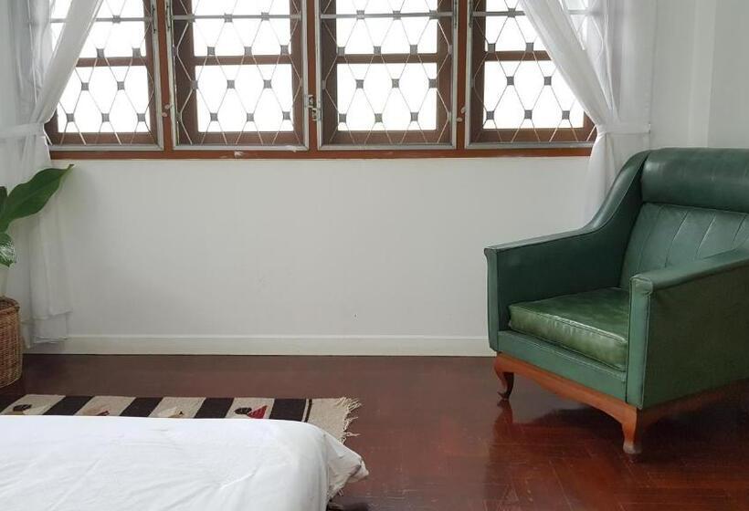 غرفة قياسية حمام مشترك, Doubletree House