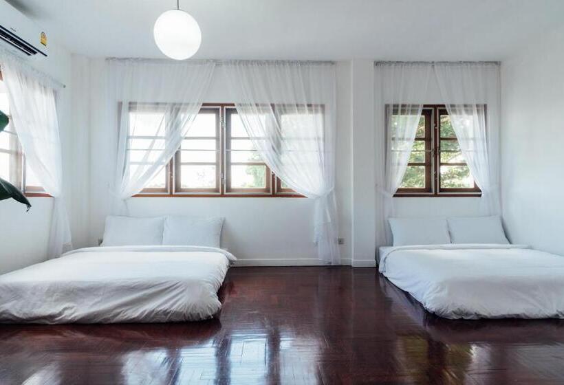 غرفة عائلية, Doubletree House