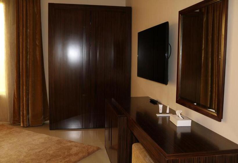 キングサイドベッドのスタンダードワンルーム, منزل أبحر للشقق المخدومة Obhor Home Apartments