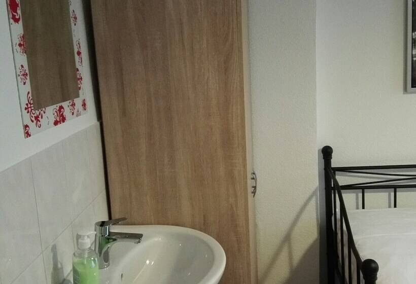 バスルーム共有のシングルスタンダード, Sultanias Melanchthon