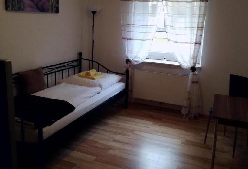 バスルーム共有のシングルスタンダード, Sultanias Melanchthon