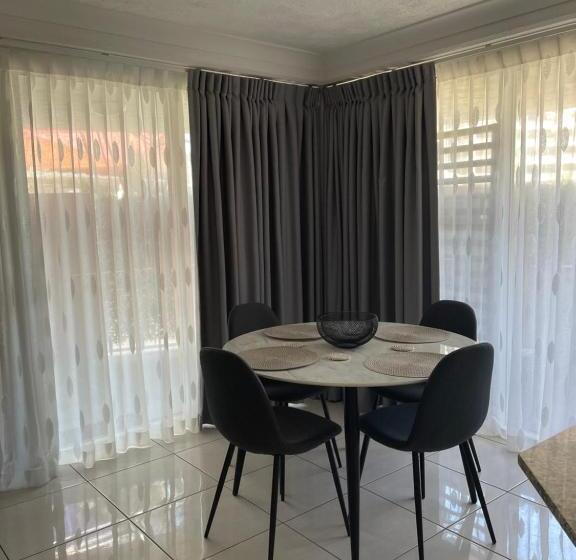 2침실 아파트 정원 전망, Wharf Boutique Apartments