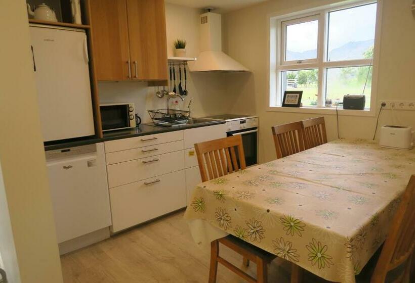 اتاق استاندارد سه تخته با سرویس بهداشتی مشترک, Dilksnes Guesthouse