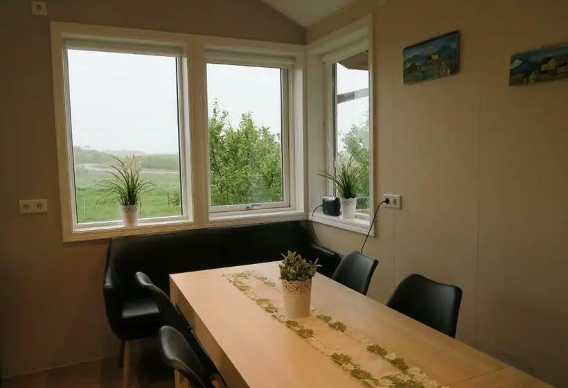 اتاق استاندارد سه نفره, Dilksnes Guesthouse