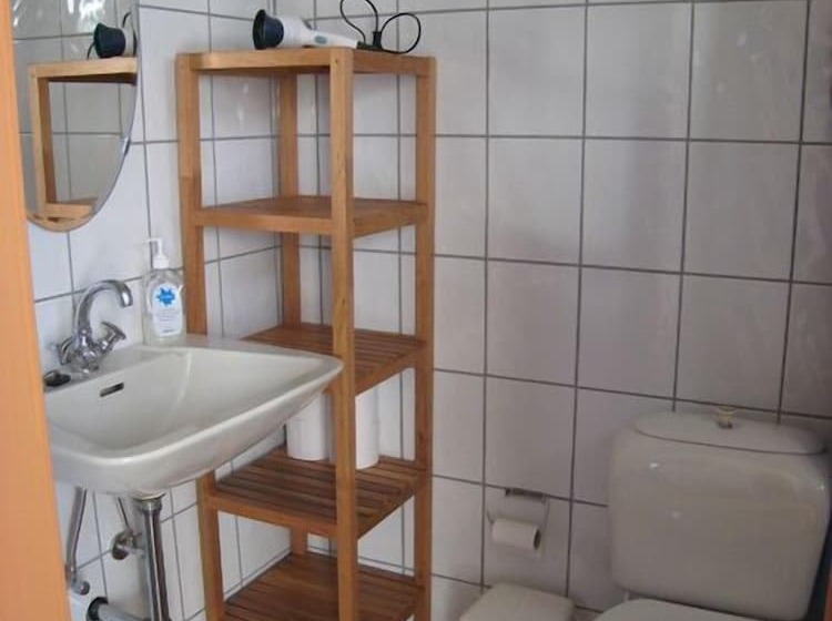 اتاق استاندارد سه تخته با سرویس بهداشتی مشترک, Dilksnes Guesthouse