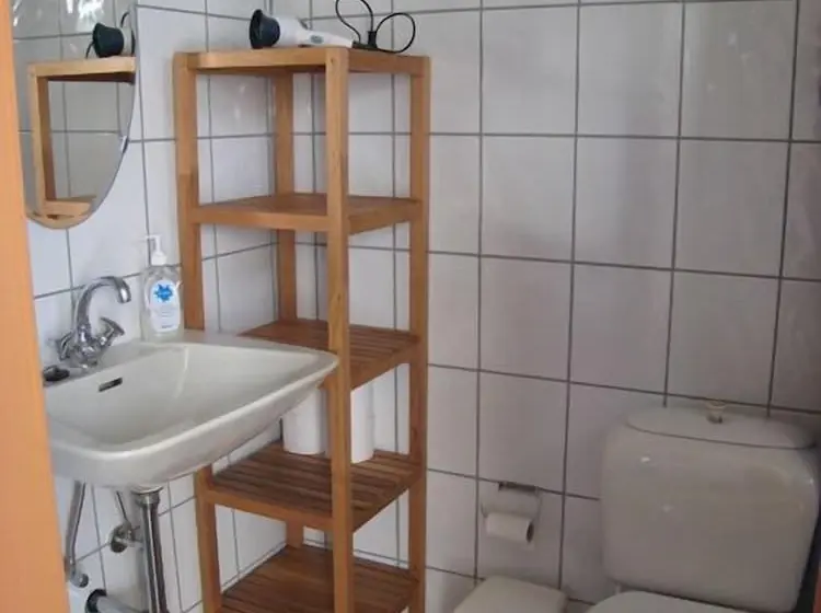 اتاق استاندارد سه تخته با سرویس بهداشتی مشترک, Dilksnes Guesthouse