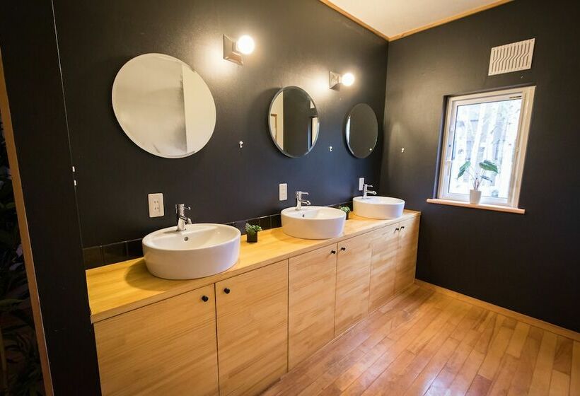 ベーシック４人部屋, Freeride Backpackers Lodge Niseko