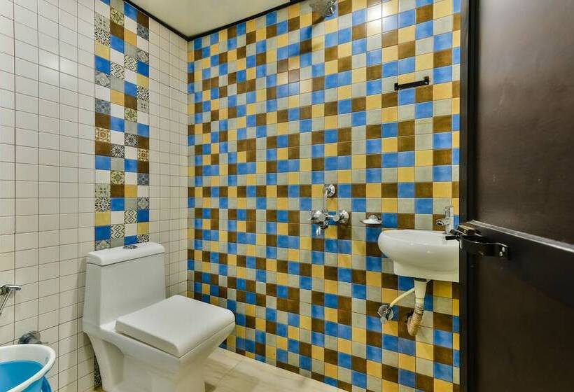 Deluxe Room, Guest Inn Residency