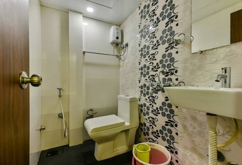 Deluxe Room, Guest Inn Residency