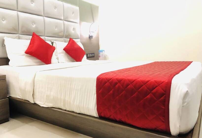 Deluxe Room, Guest Inn Residency