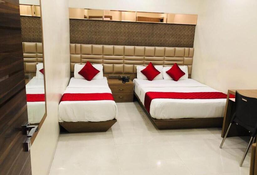 Triple Classic Room, Guest Inn Residency