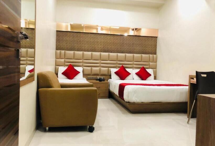 Deluxe Triple Room, Guest Inn Residency