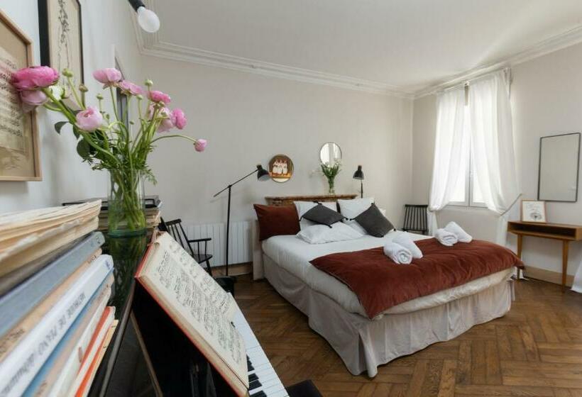 Номер Стандарт, La Demoiselle