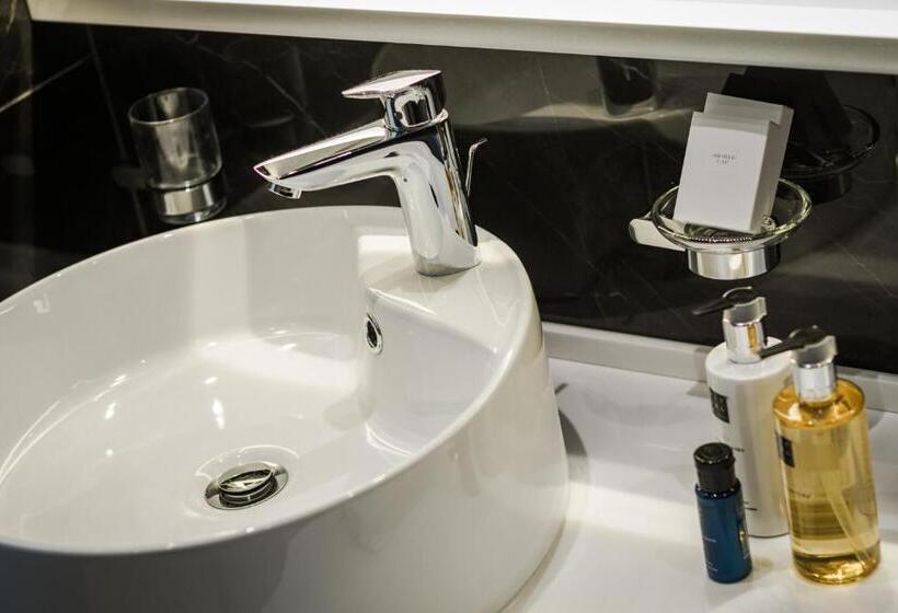 Standardrum King Size Säng, Miraval Luxury Rooms