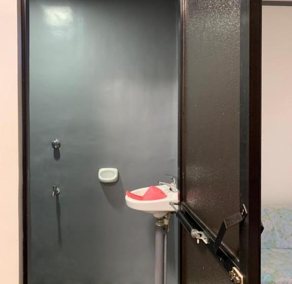 اتاق خانوادگی با چشمانداز دریا, Old Parola Seaside Inn